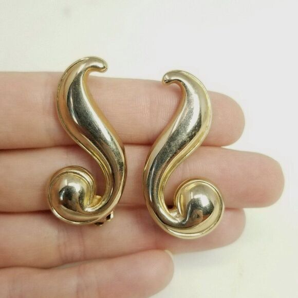 Vintage Alice Gold Tone Swirl Design Clip On Earrings, Signed Estate Retro - Picture 1 of 8